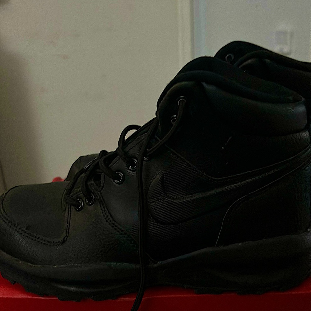 Nike Boots Brand New worn once !!!